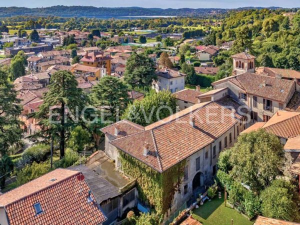 casa indipendente in vendita ad Erba