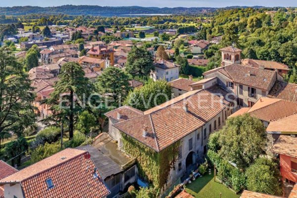 casa indipendente in vendita ad Erba