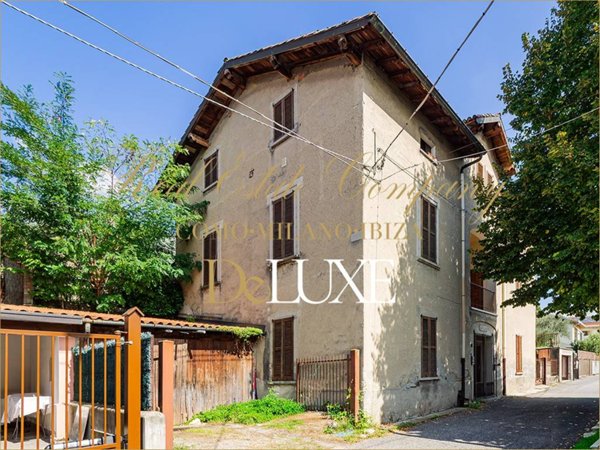 casa indipendente in vendita ad Erba