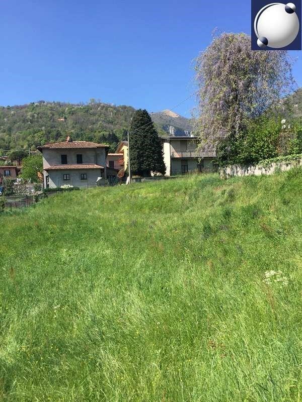 casa indipendente in vendita ad Erba
