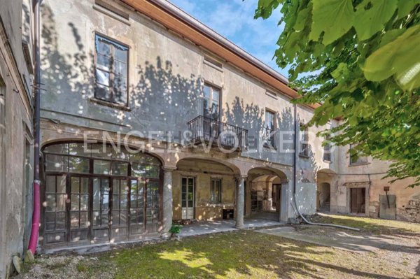 casa indipendente in vendita ad Erba