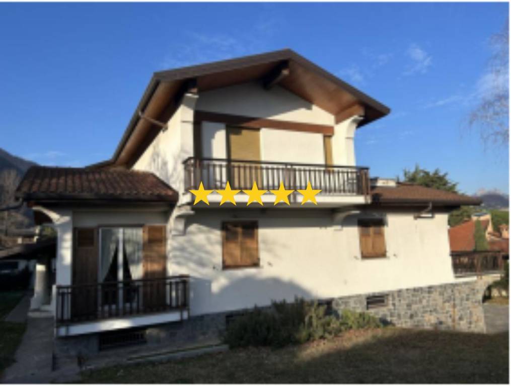 casa indipendente in vendita ad Erba