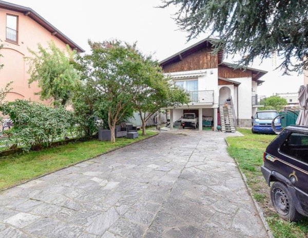 appartamento in vendita ad Erba