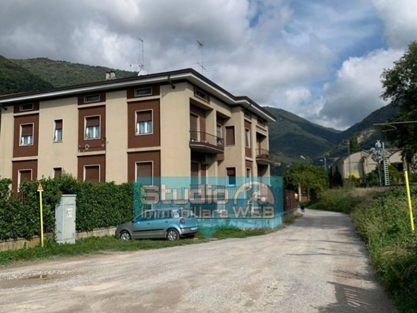 appartamento in vendita ad Erba