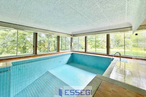 casa indipendente in vendita ad Erba