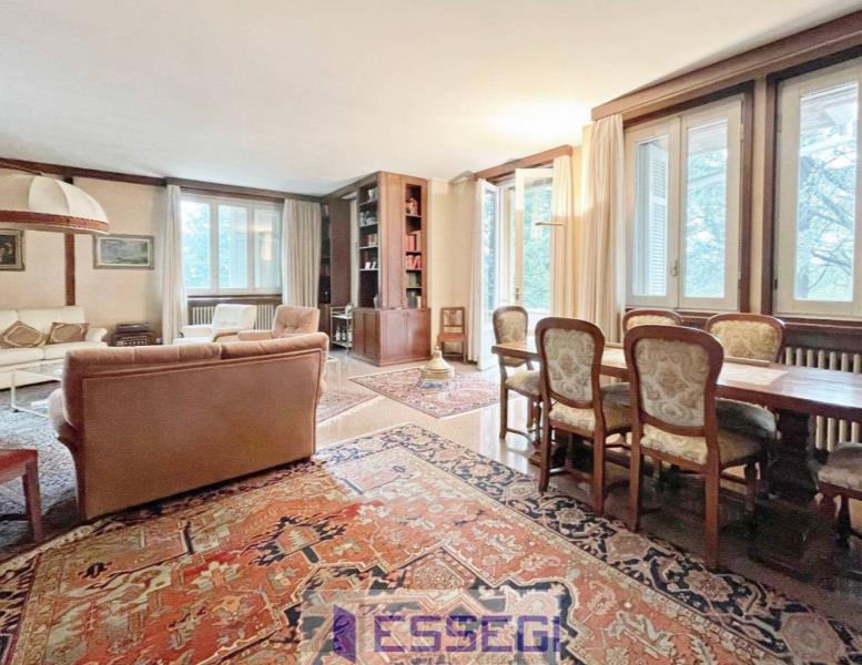 casa indipendente in vendita ad Erba