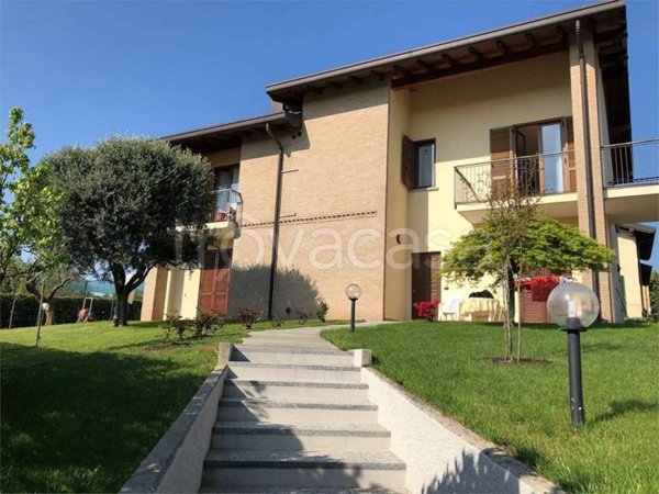 casa indipendente in vendita ad Erba