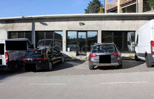 ufficio in vendita ad Erba