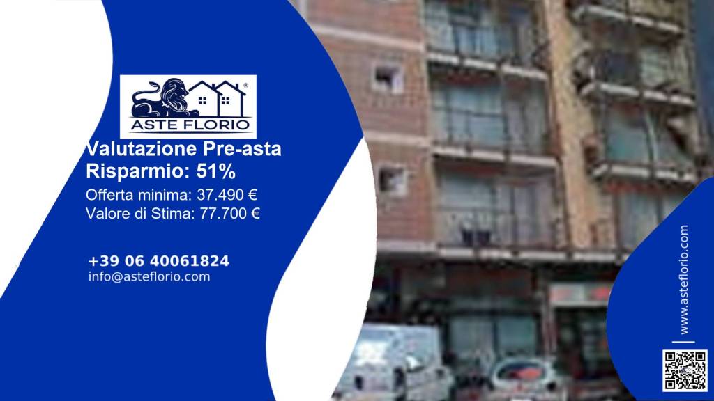 negozio in vendita ad Erba