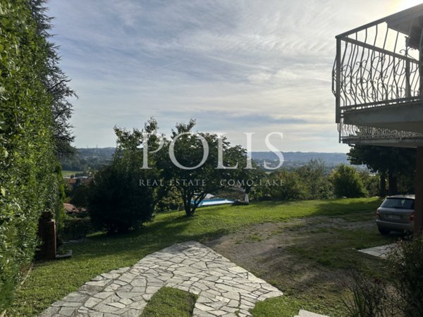 casa indipendente in vendita ad Erba
