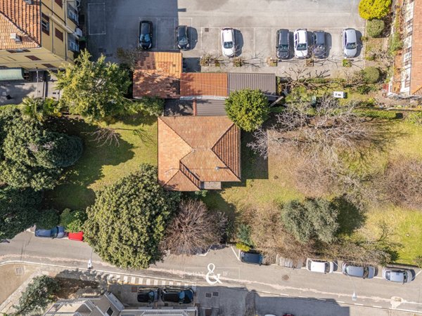 villa in vendita ad Erba