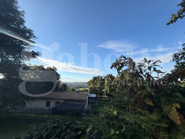 appartamento in vendita ad Erba