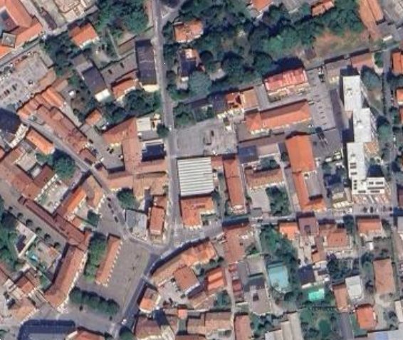 negozio in vendita ad Erba