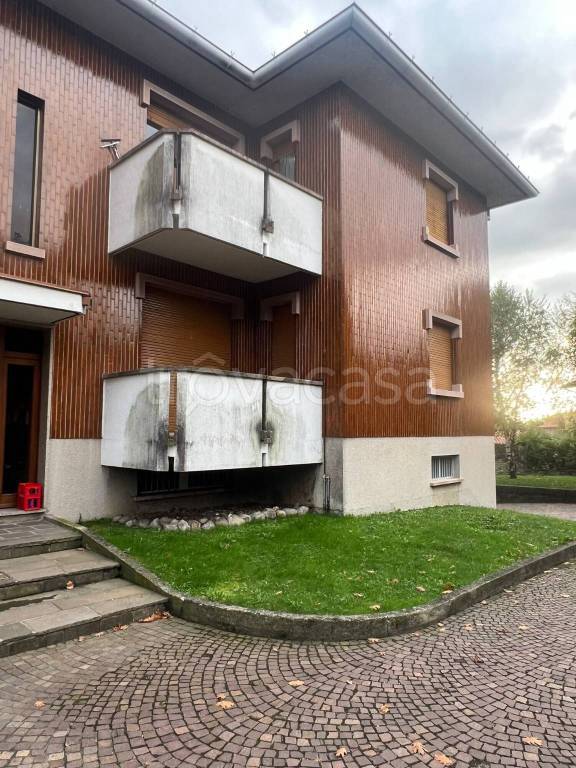 appartamento in vendita ad Erba