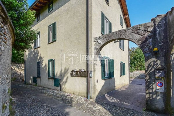 appartamento in vendita ad Erba