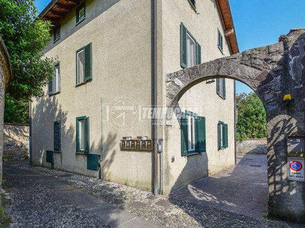 appartamento in vendita ad Erba