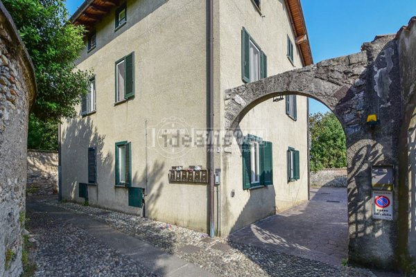 appartamento in vendita ad Erba