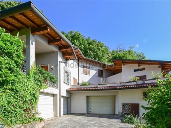 casa indipendente in vendita ad Erba