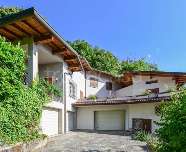 casa indipendente in vendita ad Erba