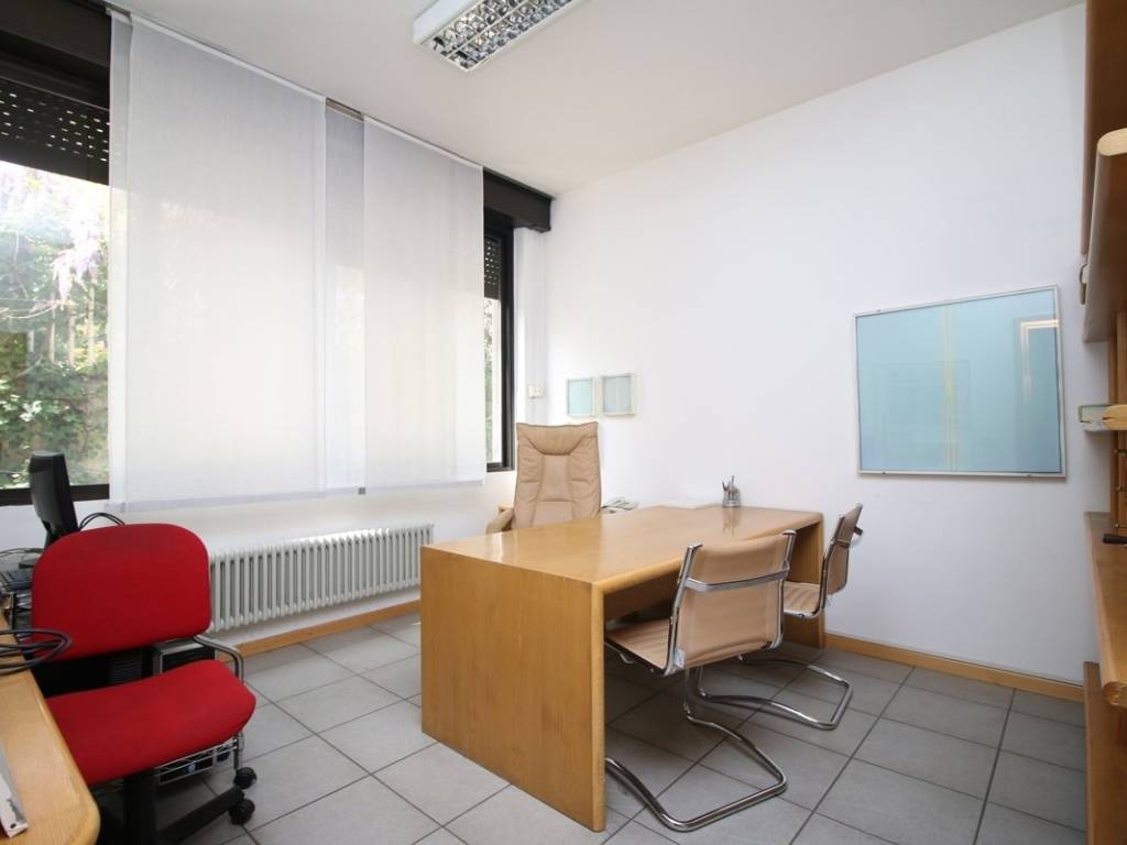 ufficio in vendita ad Erba