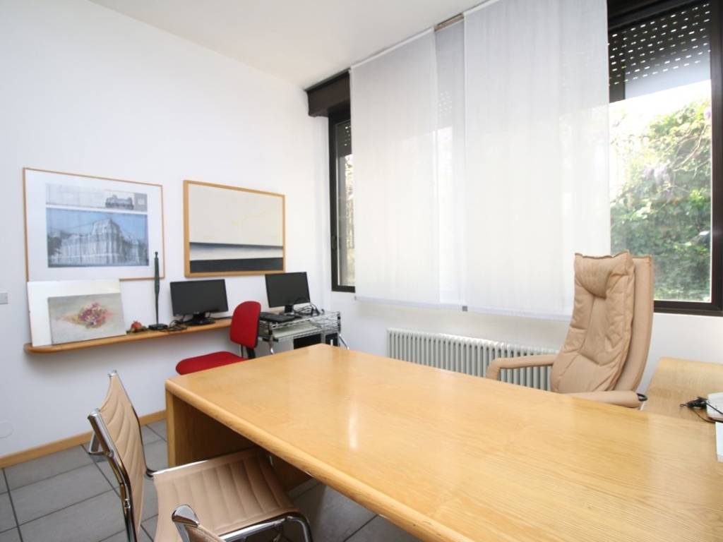 ufficio in vendita ad Erba