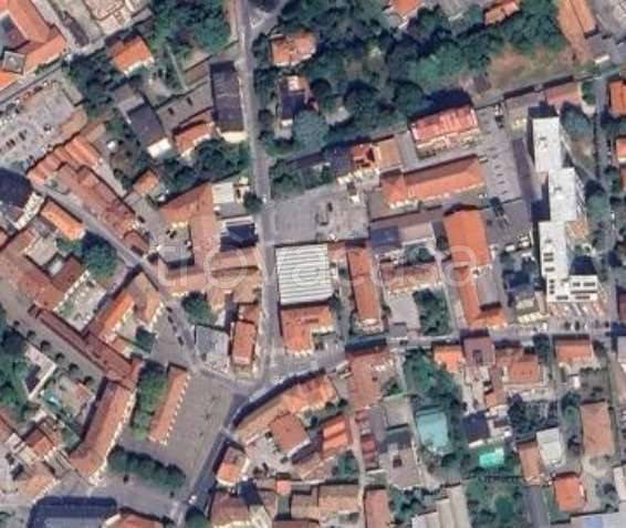 negozio in vendita ad Erba