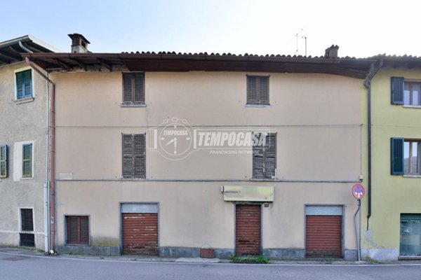 casa indipendente in vendita ad Erba