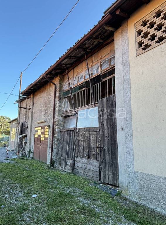 locale commerciale in vendita ad Erba