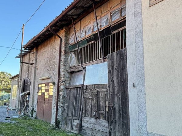 locale di sgombero in vendita ad Erba