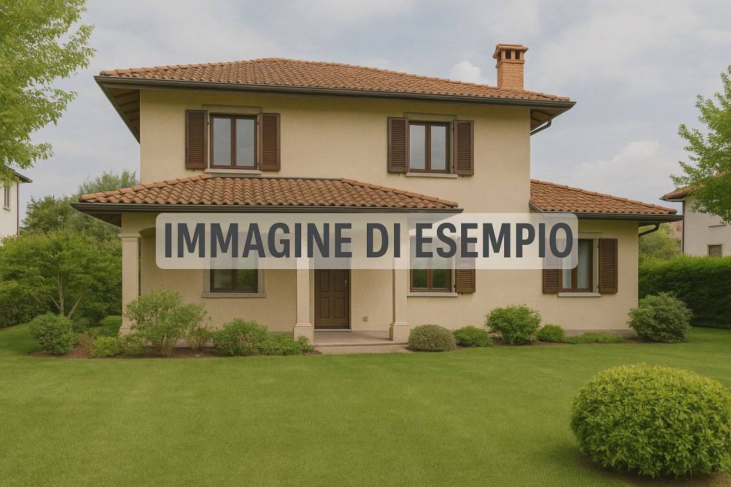 casa indipendente in vendita ad Erba