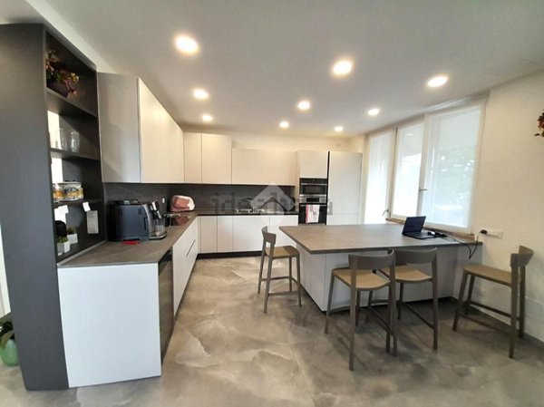 appartamento in vendita ad Erba