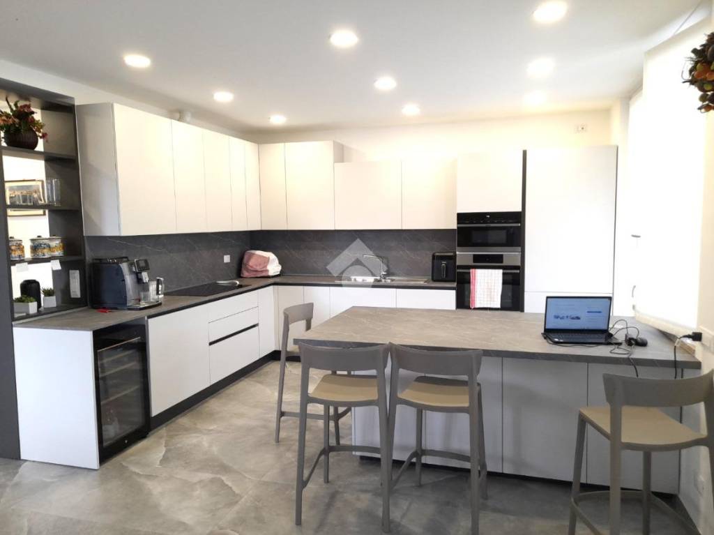 appartamento in vendita ad Erba