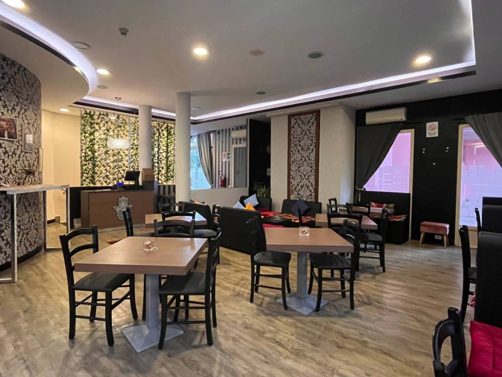 negozio in vendita ad Erba