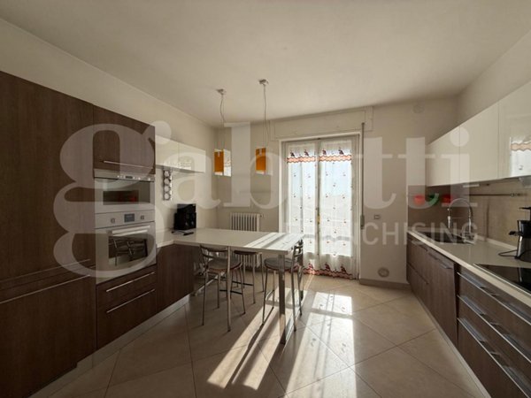 casa indipendente in vendita ad Erba