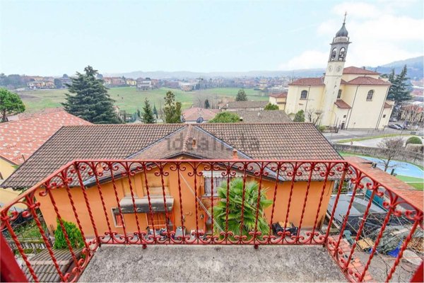 appartamento in vendita ad Erba