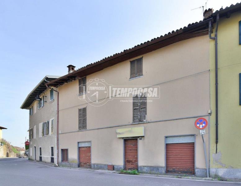 casa indipendente in vendita ad Erba