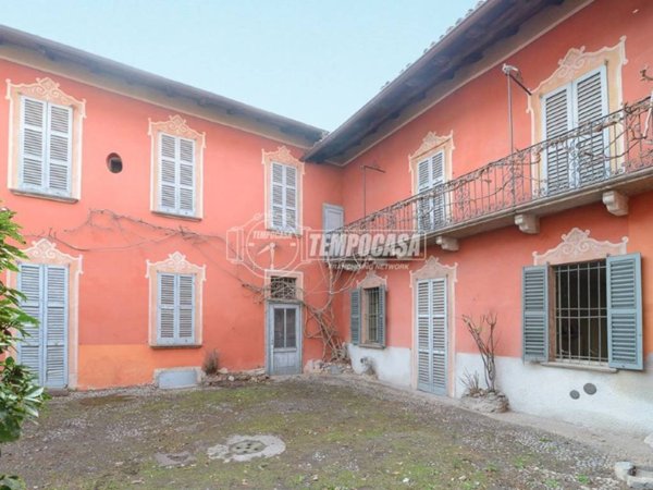 casa indipendente in vendita ad Erba