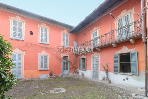 casa indipendente in vendita ad Erba