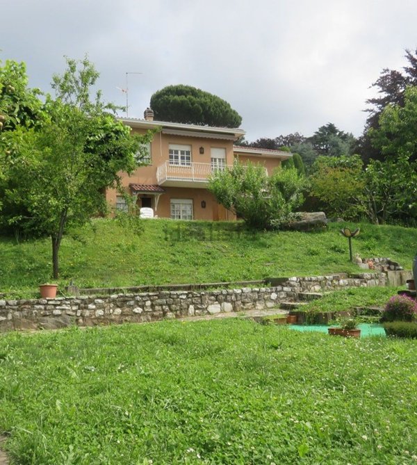 casa indipendente in vendita ad Erba