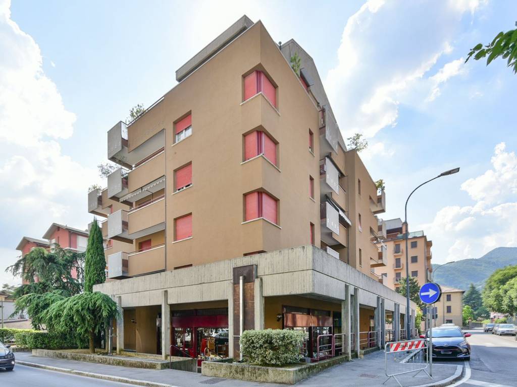 appartamento in vendita ad Erba