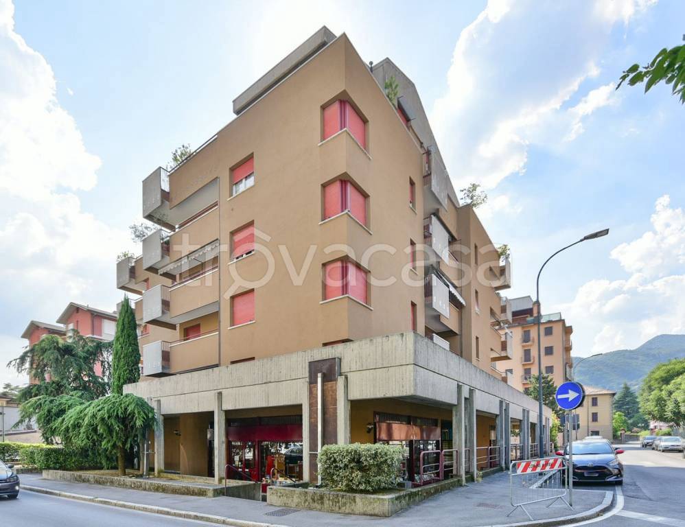 appartamento in vendita ad Erba