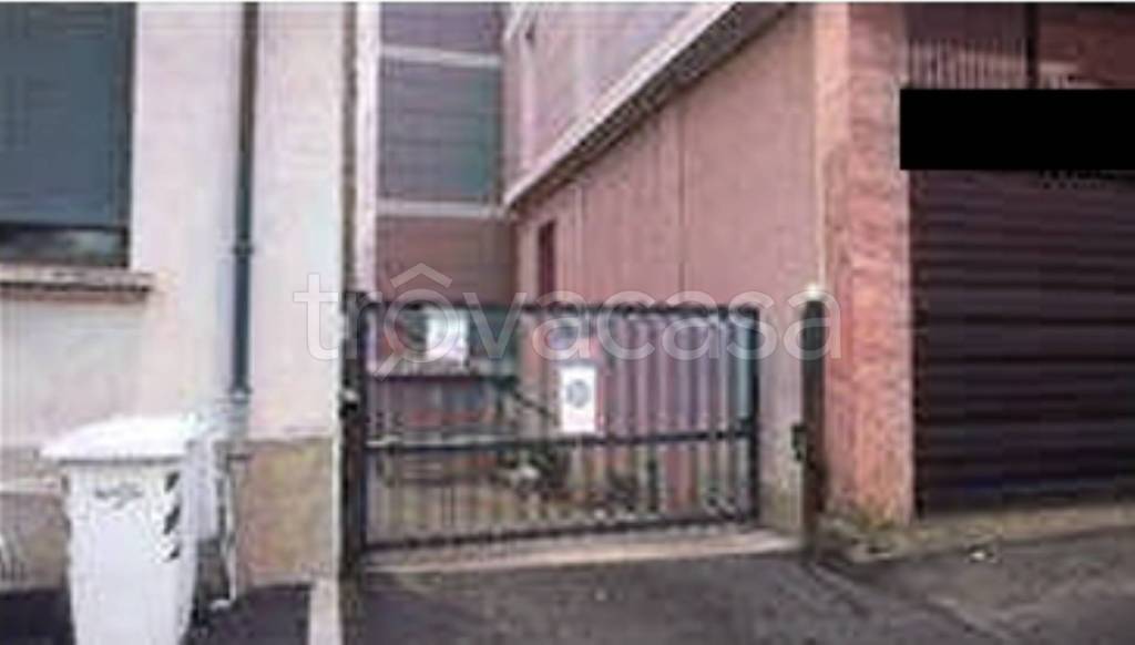 locale commerciale in vendita ad Erba