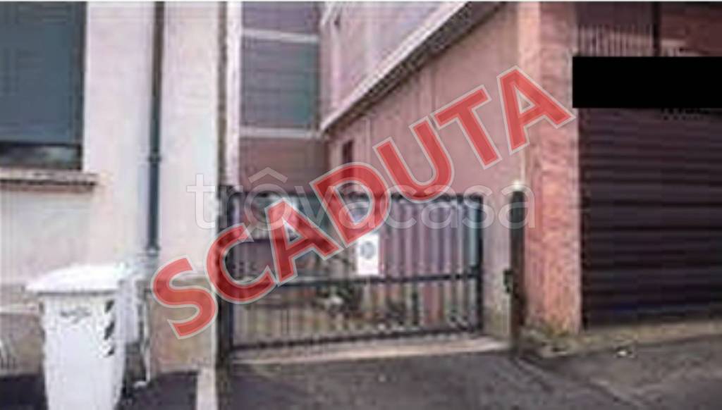 locale commerciale in vendita ad Erba