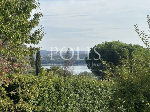 casa indipendente in vendita ad Erba