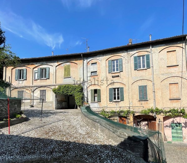 intera palazzina in vendita ad Erba