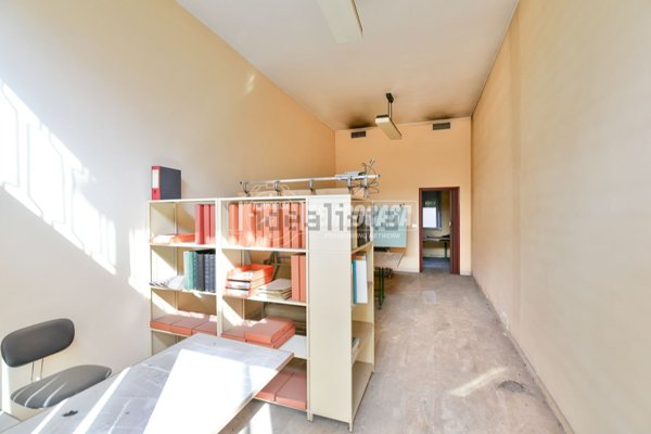 ufficio in vendita ad Erba