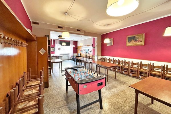 negozio in vendita ad Erba