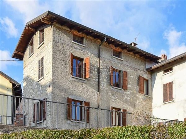 quadrivano in vendita ad Erba