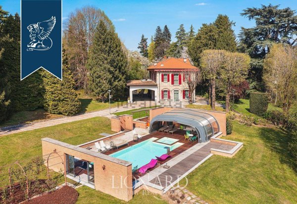 casa indipendente in vendita ad Erba