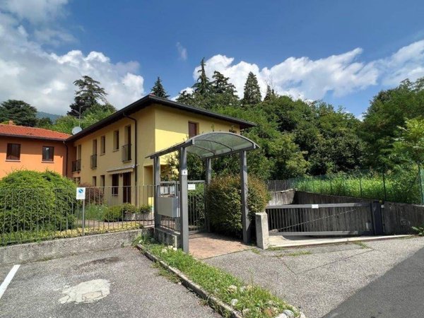 ufficio in vendita ad Erba